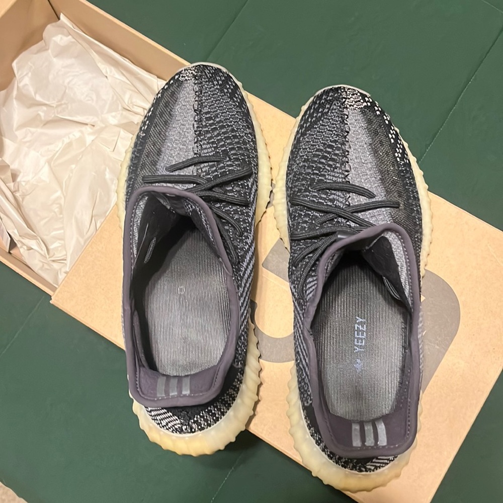 Yeezy Boost 350 V2 Carbon